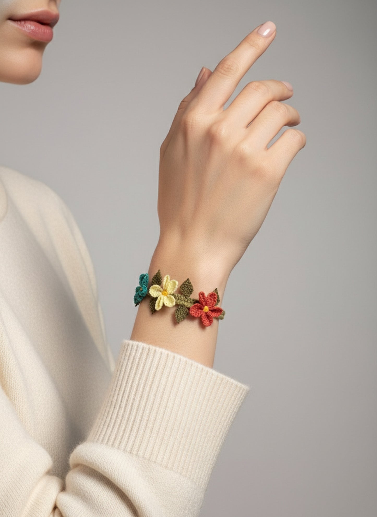 Üç Çiçek Bileklik- Kırmızı Beyaz Yeşil