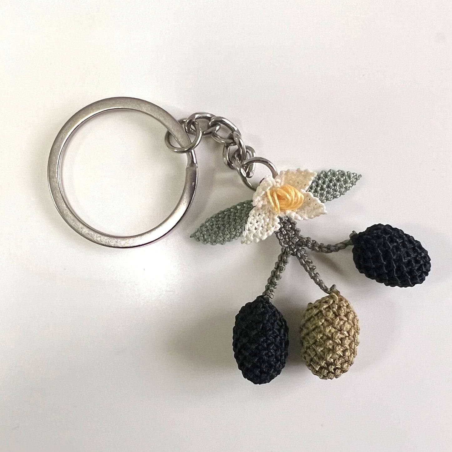 Zeytin Anahtarlık – El Yapımı İğne Oyası Çanta Süsü
