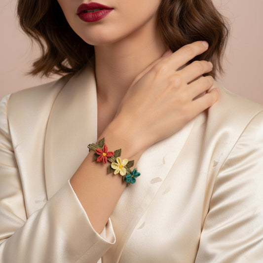Üç Çiçek Bileklik- Kırmızı Beyaz Yeşil