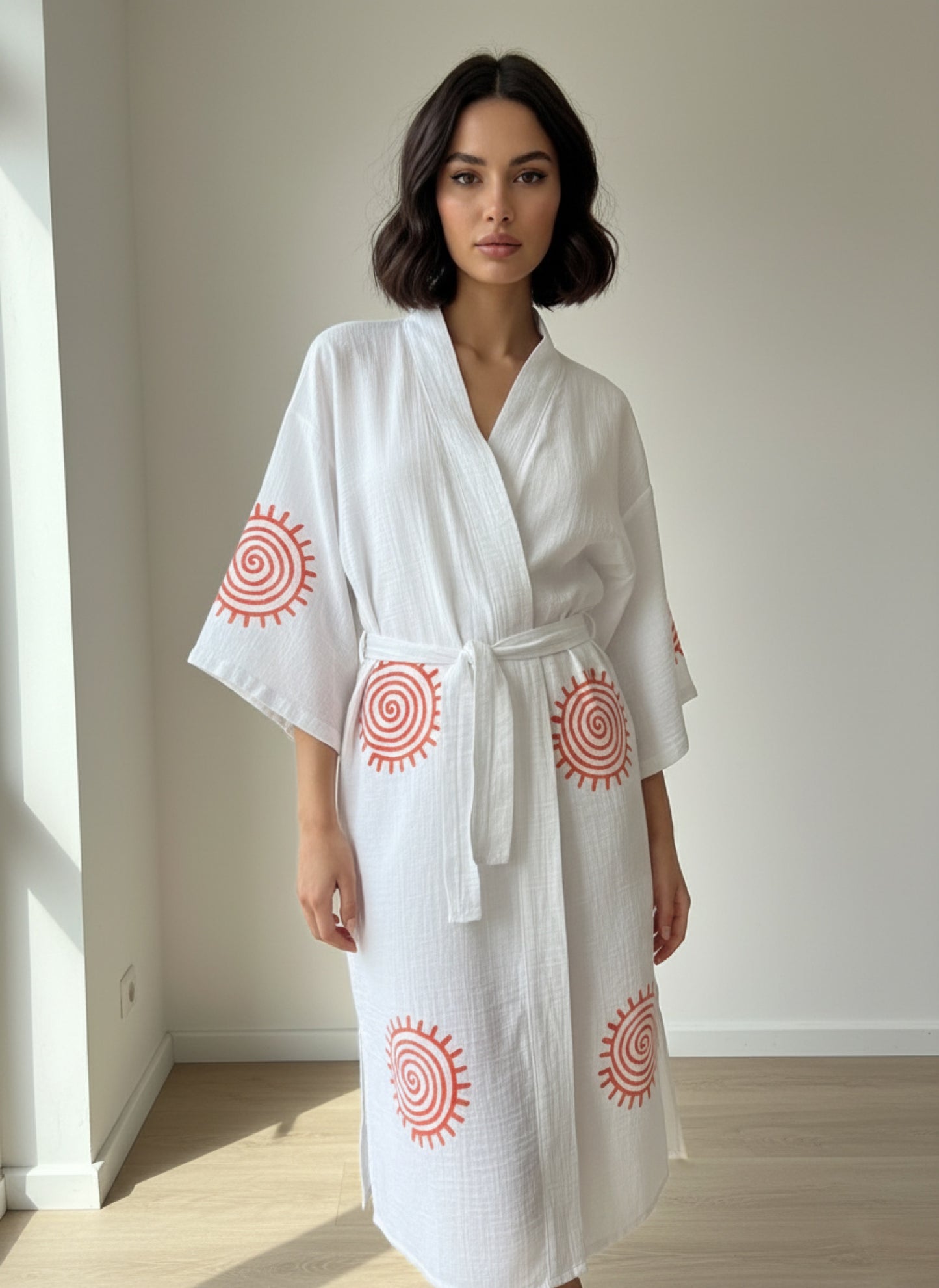 Turuncu Güneş Tahta Baskılı Beyaz Pamuklu Plaj Bornozu – 125 cm, Kimono Stil