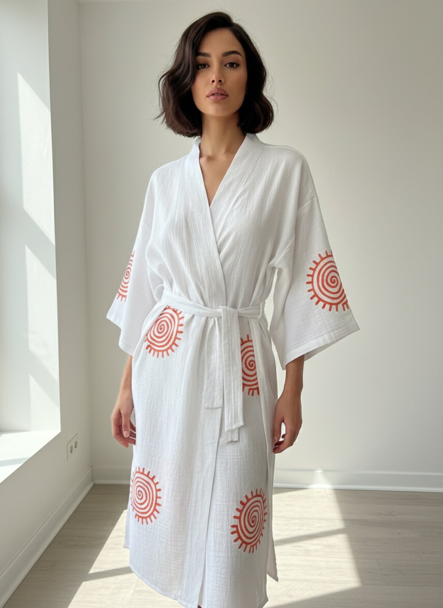 Turuncu Güneş Tahta Baskılı Beyaz Pamuklu Plaj Bornozu – 125 cm, Kimono Stil