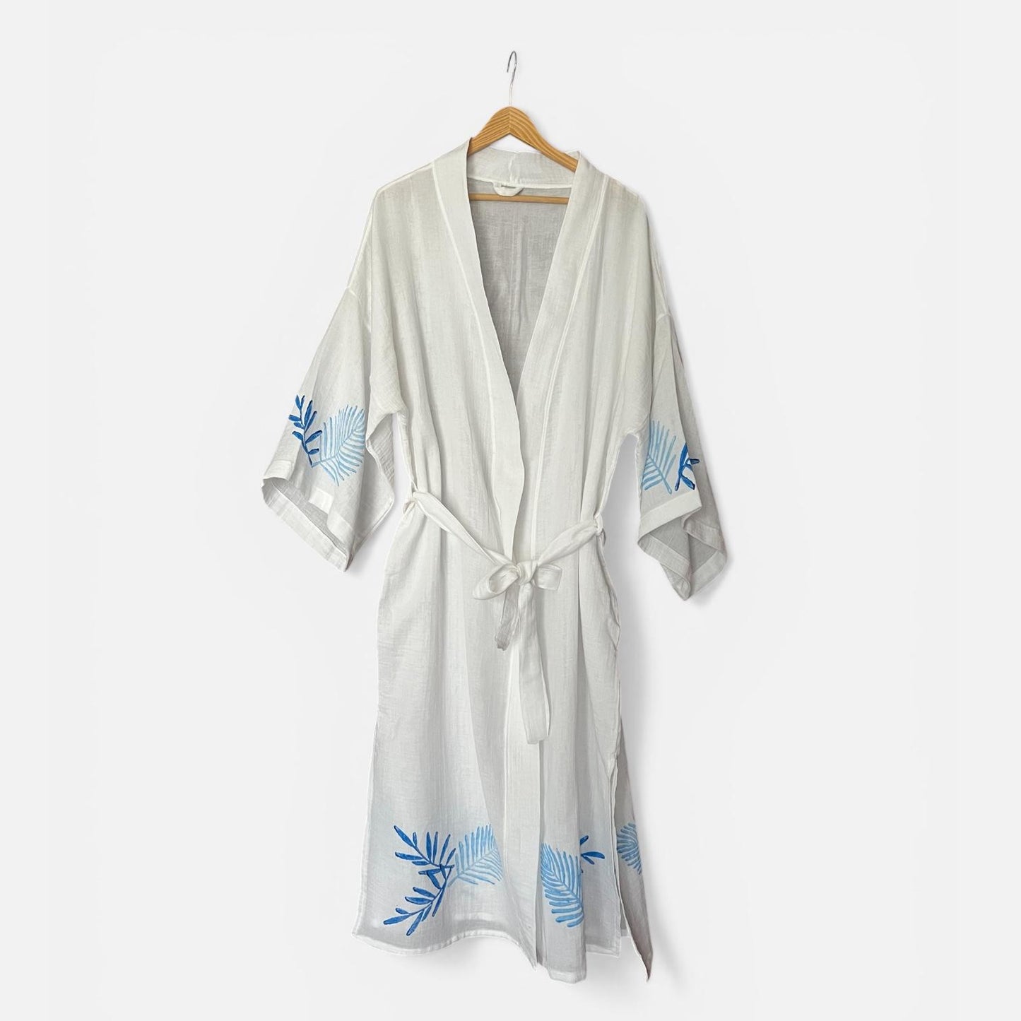 Mavi Yaprak Tahta Baskılı Beyaz Pamuklu Plaj Bornozu – 125 cm, Kimono Stil