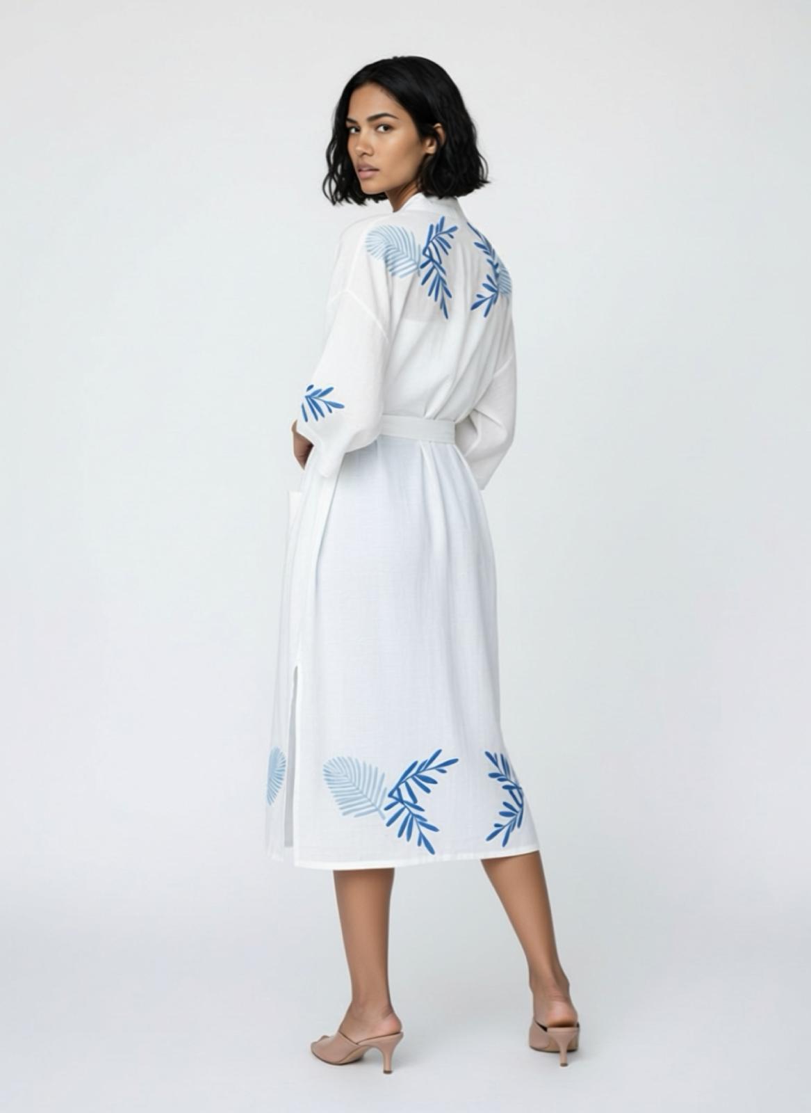 Mavi Yaprak Tahta Baskılı Beyaz Pamuklu Plaj Bornozu – 125 cm, Kimono Stil