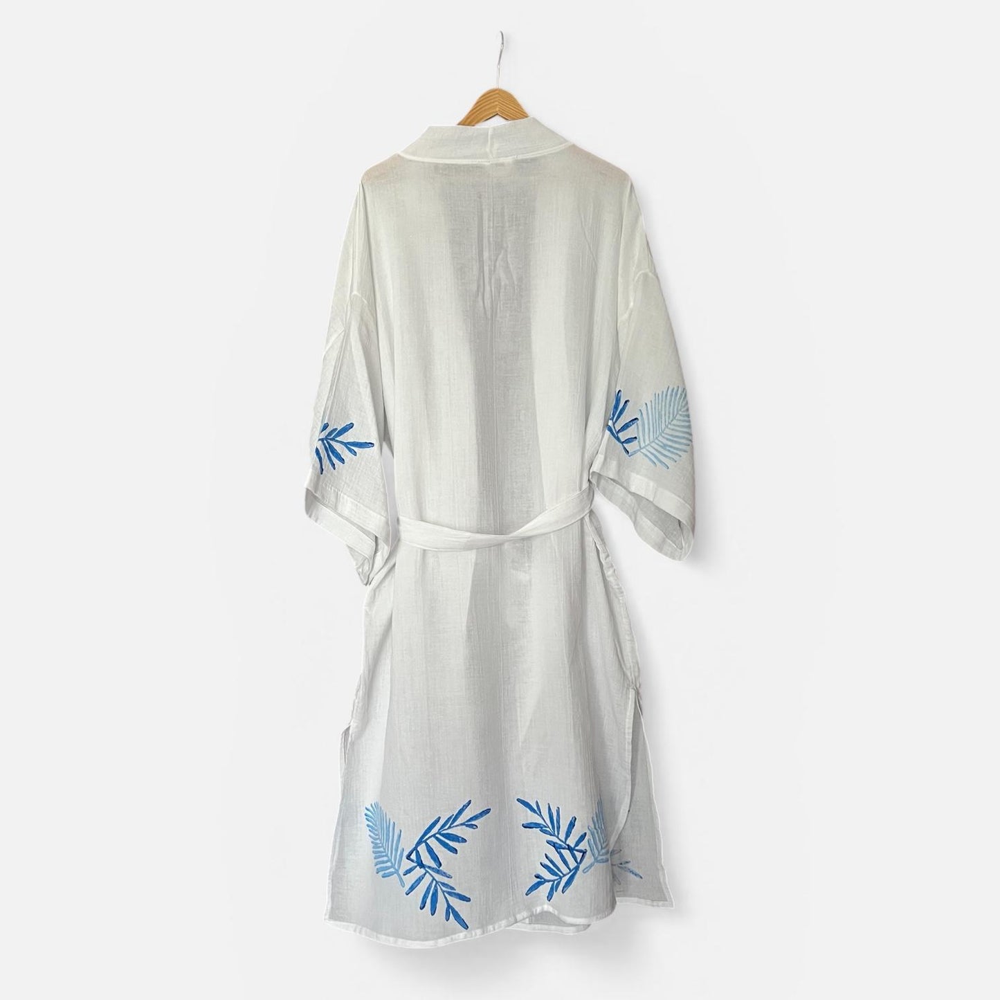 Mavi Yaprak Tahta Baskılı Beyaz Pamuklu Plaj Bornozu – 125 cm, Kimono Stil