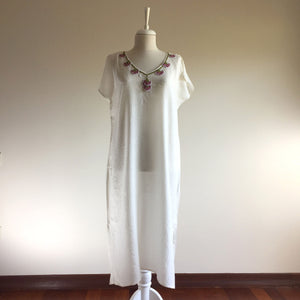 Beyaz yaz elbisesi 